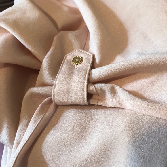 Calvin Klein Med peach button zip pocket - Picture 9 of 9